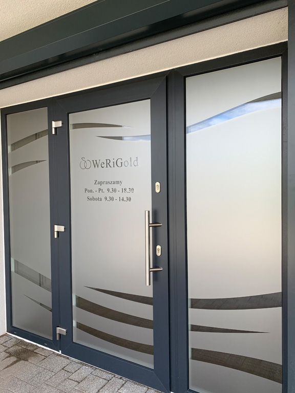 folia mleczna na okno