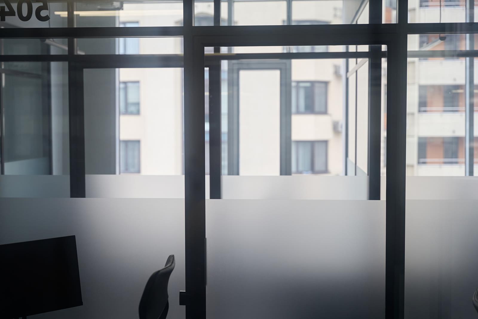 folia mleczna na szyby